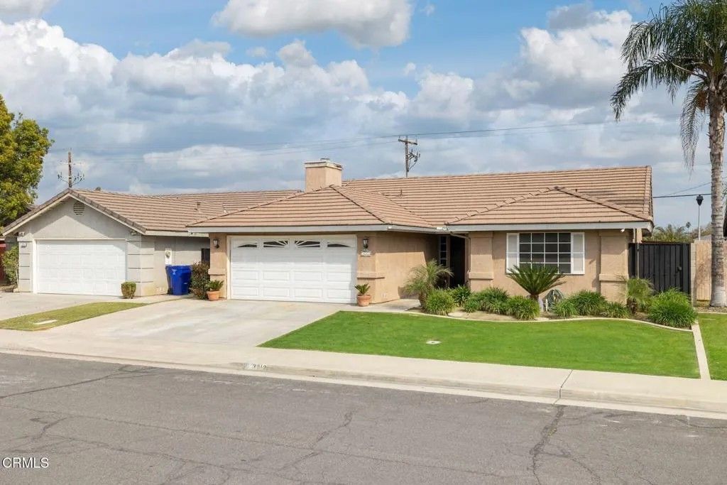 Photo of 3212 Chuckwagon Street, Bakersfield, CA 93312 (MLS # V1-34975)