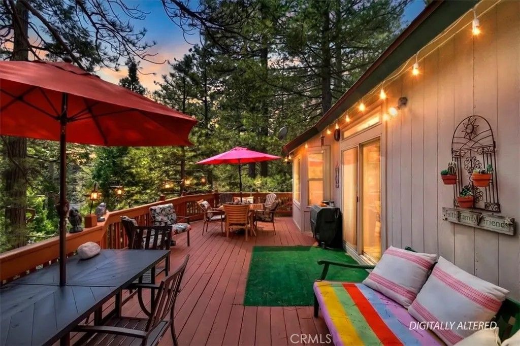 Photo of 160 Birchwood Dr, Lake Arrowhead, CA 92352 (MLS # IG26078055)