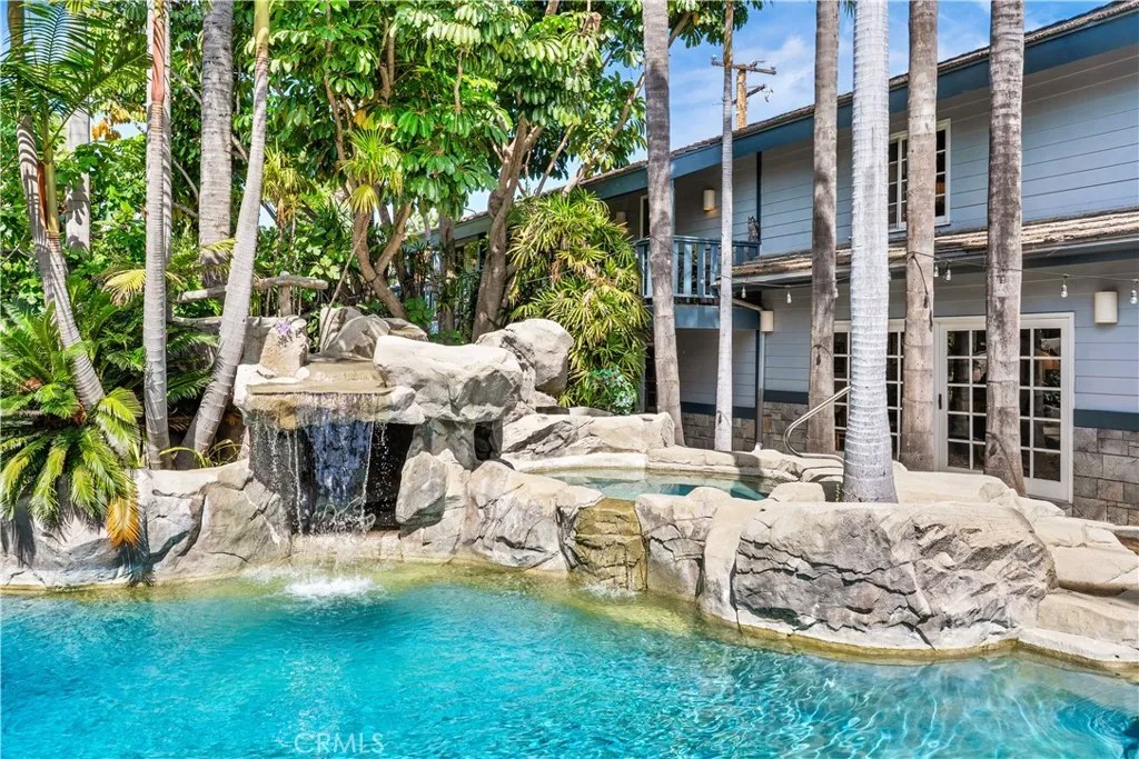 451 N Baldy Vista
