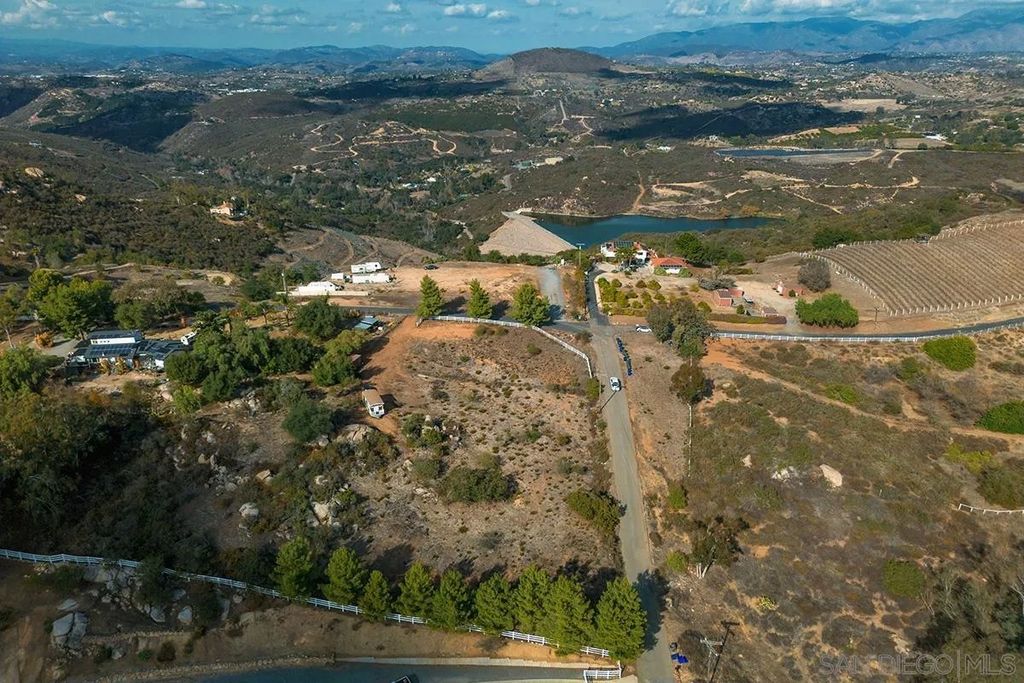 Photo of 11541 Turner Heights Drive, Escondido, CA 92026 (MLS # 260013143)