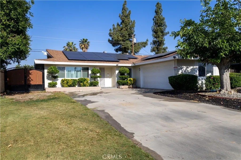 Photo of 3201 Durrwood ST, Bakersfield, CA 93304 (MLS # SR26104064)