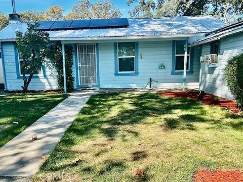 Photo of 550 Hillcrest Drive, Lakeport, CA 95453 (MLS # LC25246716) Photo of 550 Hillcrest Drive, Lakeport, CA 95453 (MLS # LC25246716)