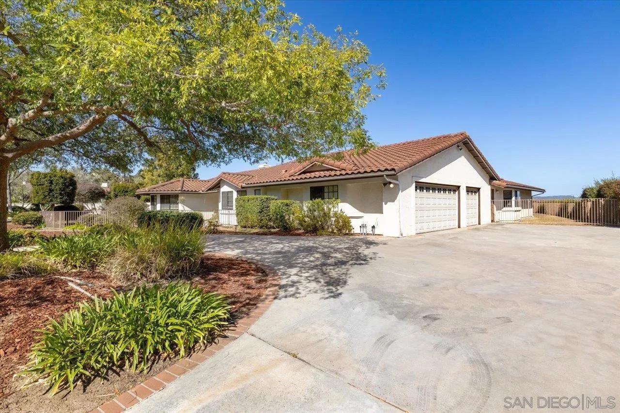 17648 Valle Verde Rd