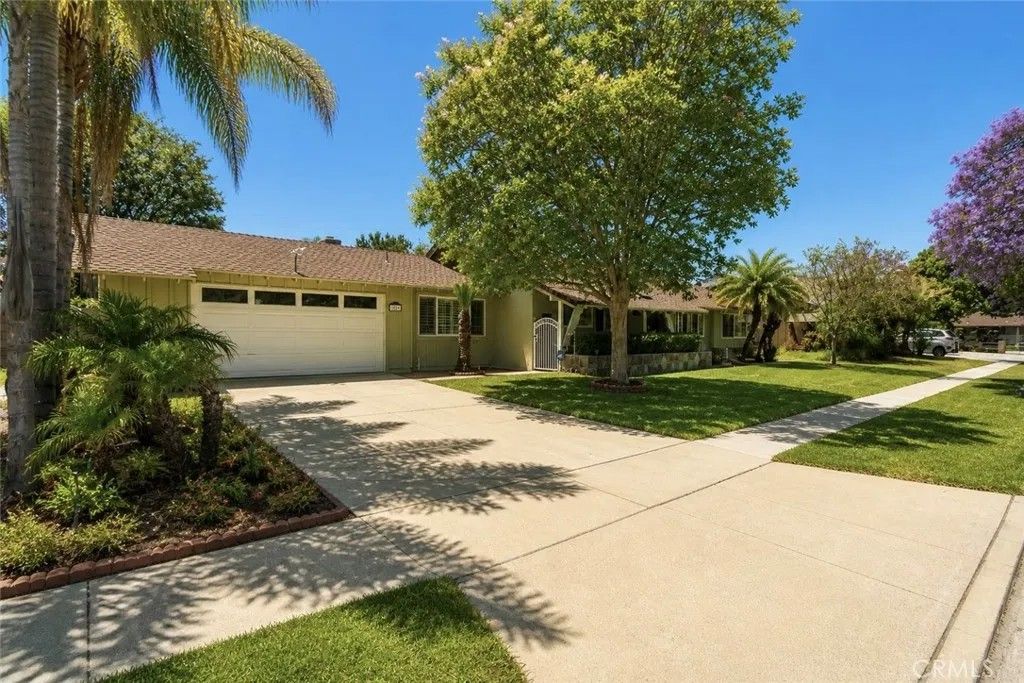 Photo of 1437 S Hacienda Street, Anaheim, CA 92804 (MLS # OC26096671)