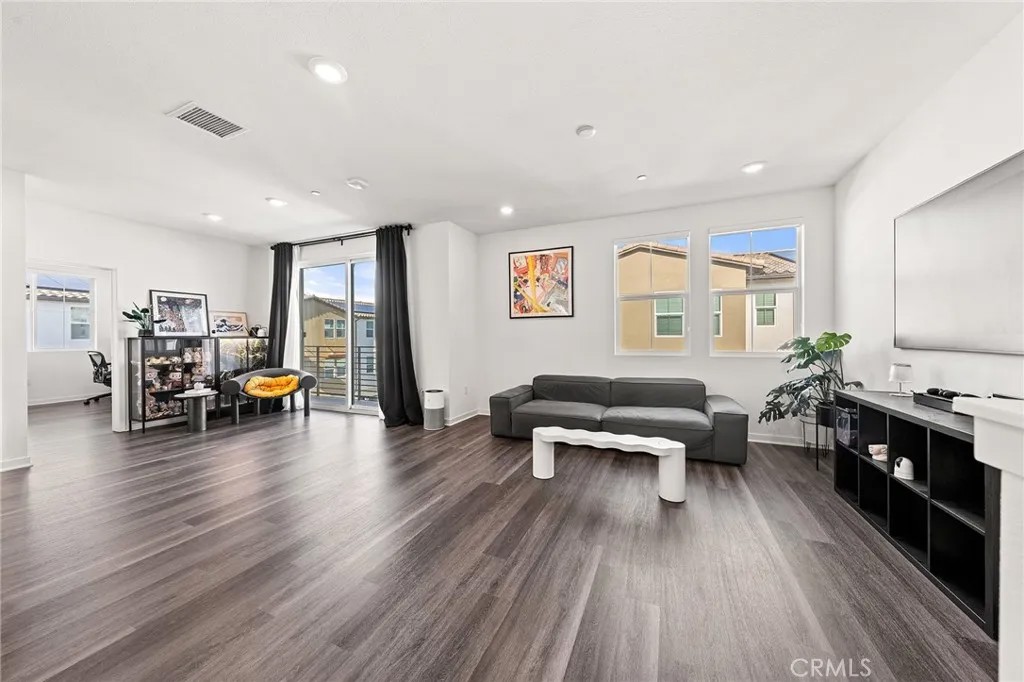 660 Sunrise St