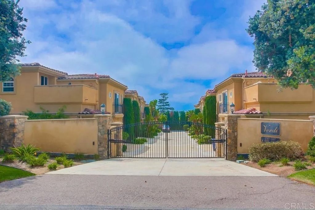 Photo of 301 N Rios Ave, Solana Beach, CA 92075 (MLS # NDP2509240)