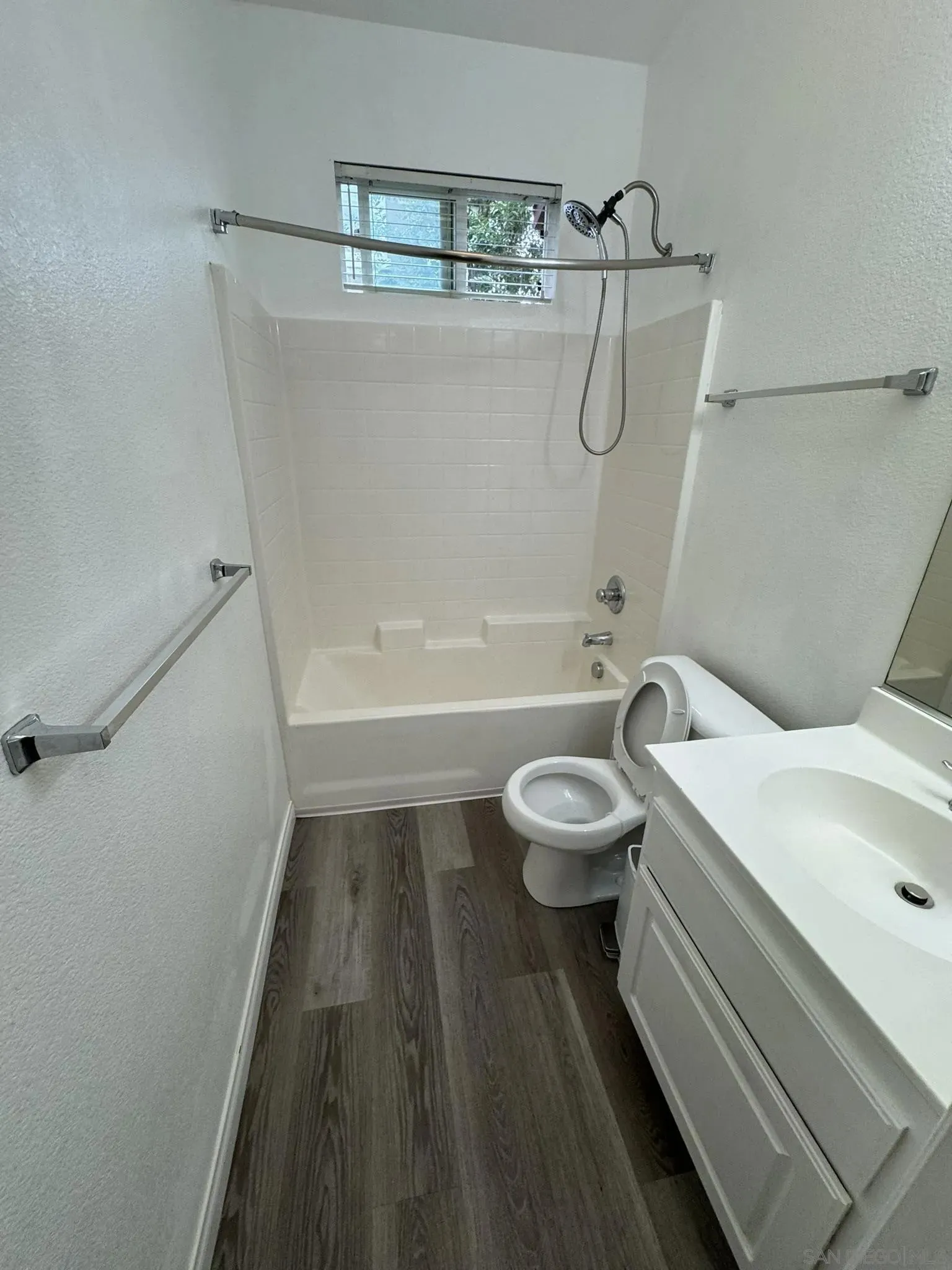 Lakeside, California 92040, United States, 3 Bedrooms Bedrooms, ,2 BathroomsBathrooms,Residential,Active,250379