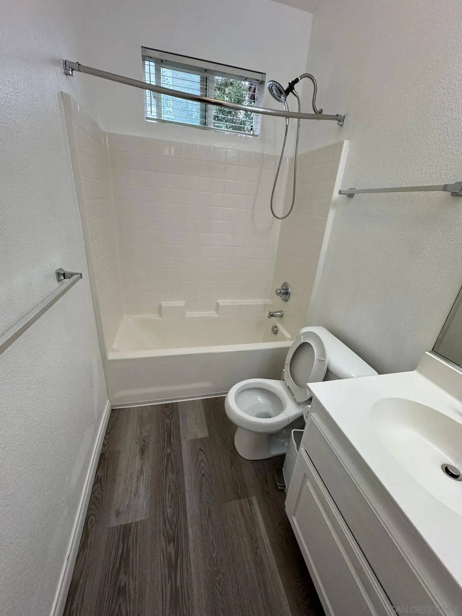 Lakeside, California 92040, United States, 3 Bedrooms Bedrooms, ,2 BathroomsBathrooms,Residential,Active,250379