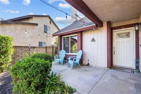 Tiny photo for 27547 Saffron Ln, Saugus, CA 91350 (MLS # SR25251694)