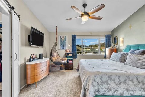 Tiny photo for 27547 Saffron Ln, Saugus, CA 91350 (MLS # SR25251694)