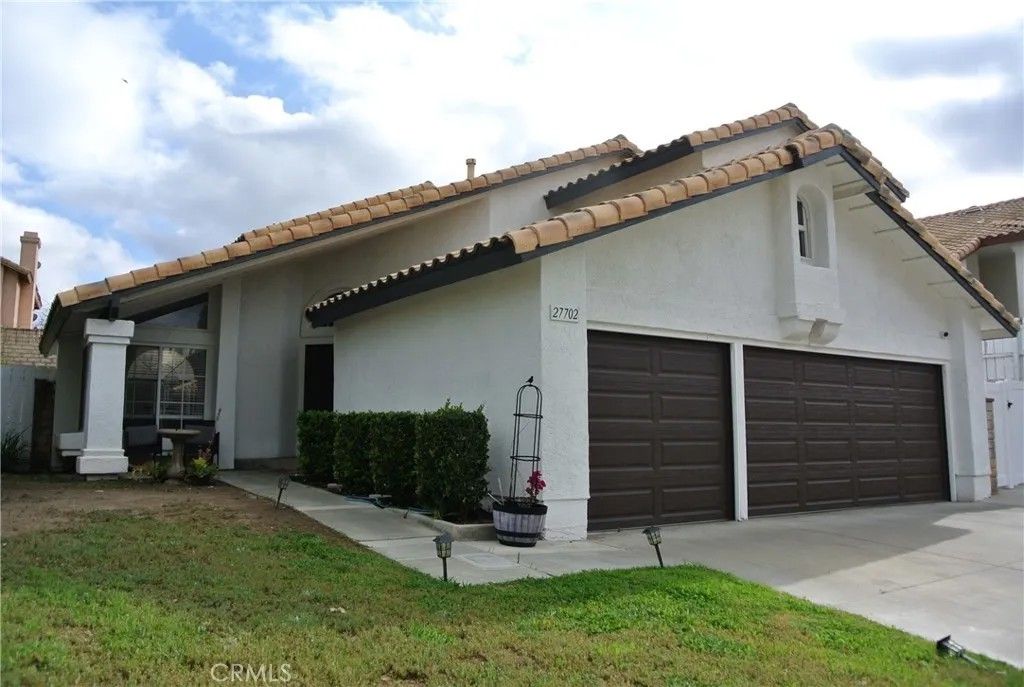 Photo of 27702 Bridlewood Dr, Castaic, CA 91384 (MLS # SR26072047)