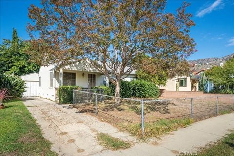 Tiny photo for 419 Stanford Rd, Burbank, CA 91504 (MLS # SR25266341)