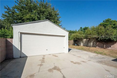 Tiny photo for 419 Stanford Rd, Burbank, CA 91504 (MLS # SR25266341)