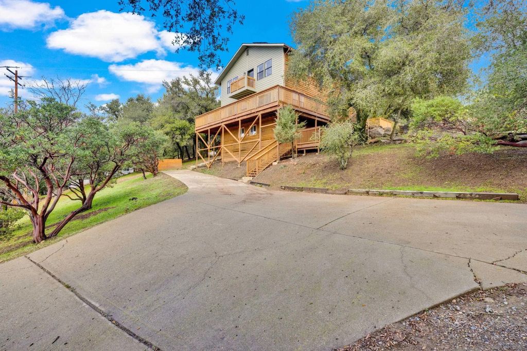 Photo of 2657 Payson Dr, Julian, CA 92036 (MLS # 260003288)