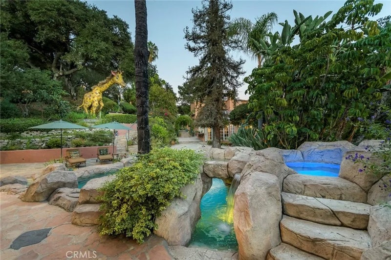 2401 Cascadia Drive