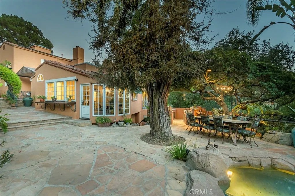 2401 Cascadia Drive
