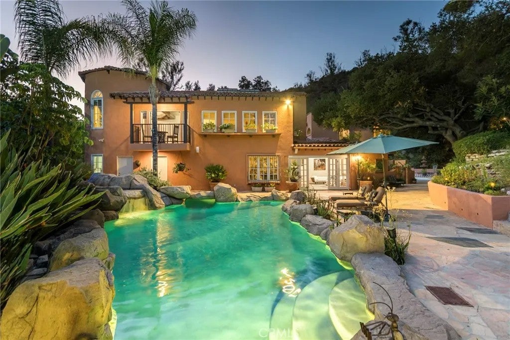 2401 Cascadia Drive