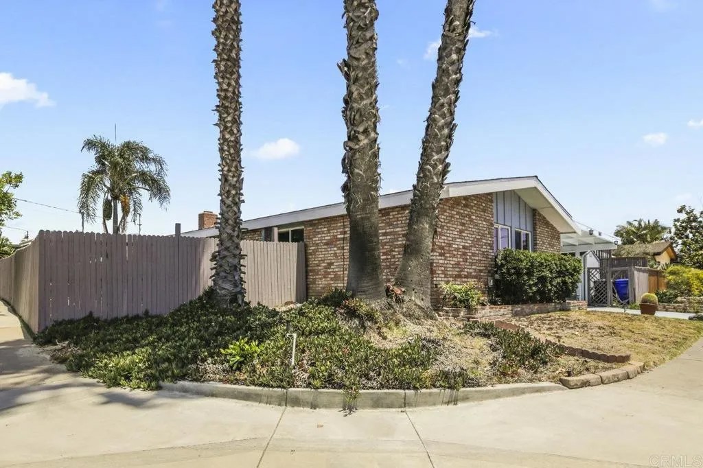 9452 Larrabee Avenue