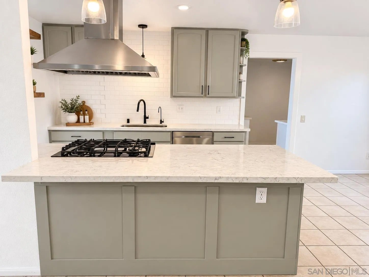 1035 Dearborn Dr.