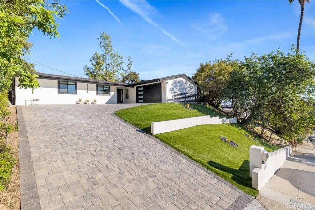 Photo of 20509 Califa, Woodland Hills, CA 91367 (MLS # SR26023154)