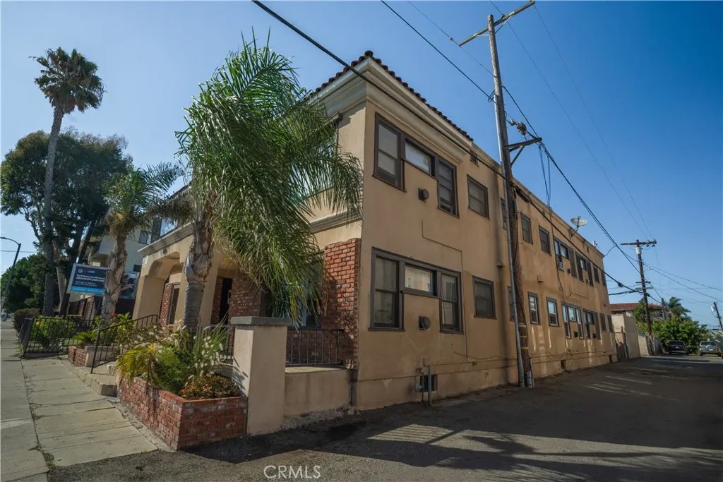 626 W 7th
