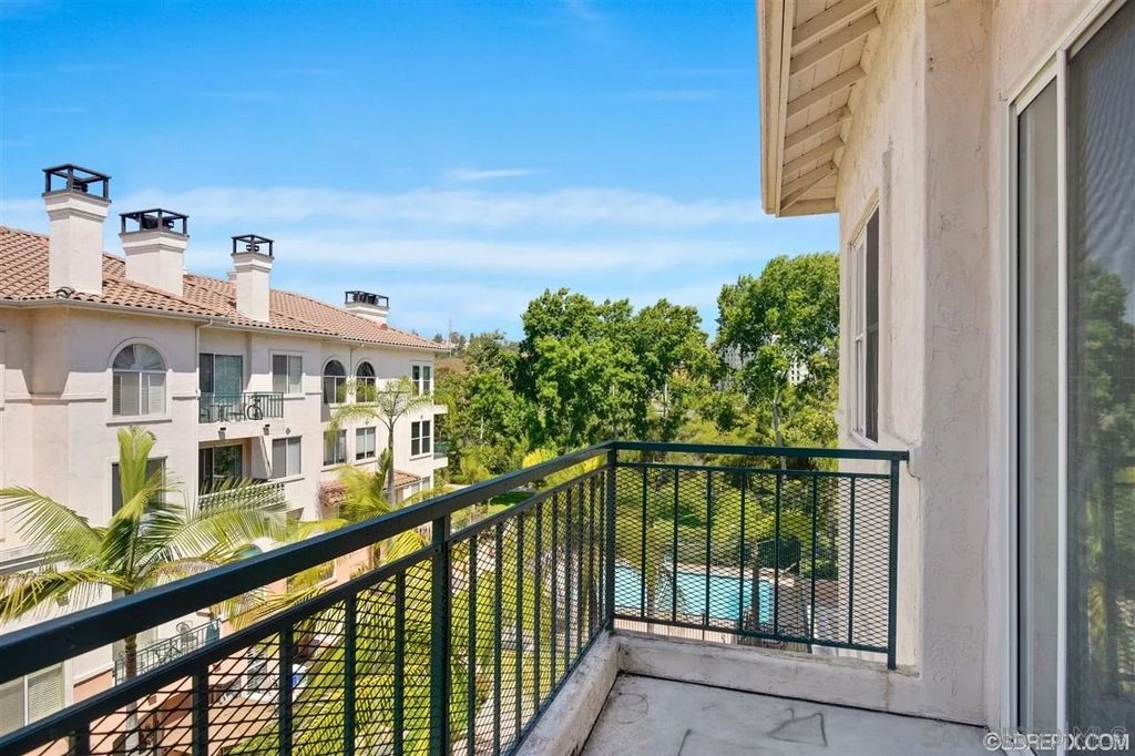 Photo of 680 Camino De la Reina 2407, San Diego, CA 92108 (MLS # 260001356)