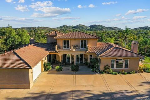 Photo of 19700 Calle Pena Huerta, Temecula, CA 92590 (MLS # PTP2602000)