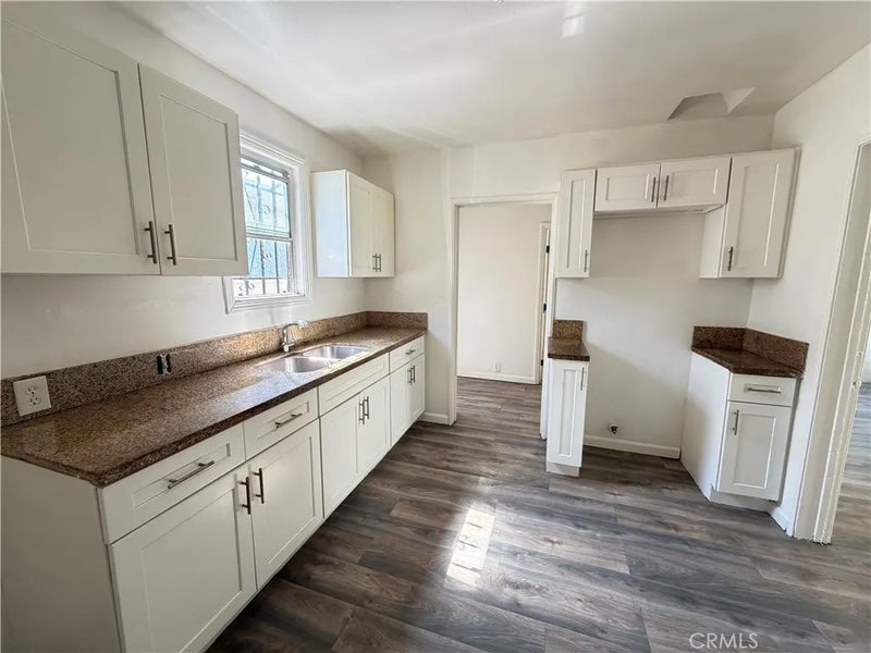1249 W 90th Place