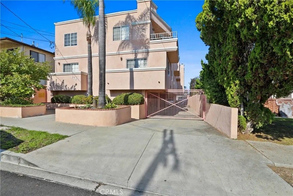 Photo of 874 W 3rd St, San Pedro, CA 90731 (MLS # PV25273298)