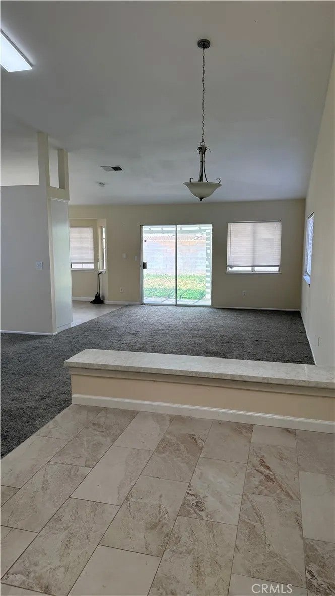 2443 N Magnolia