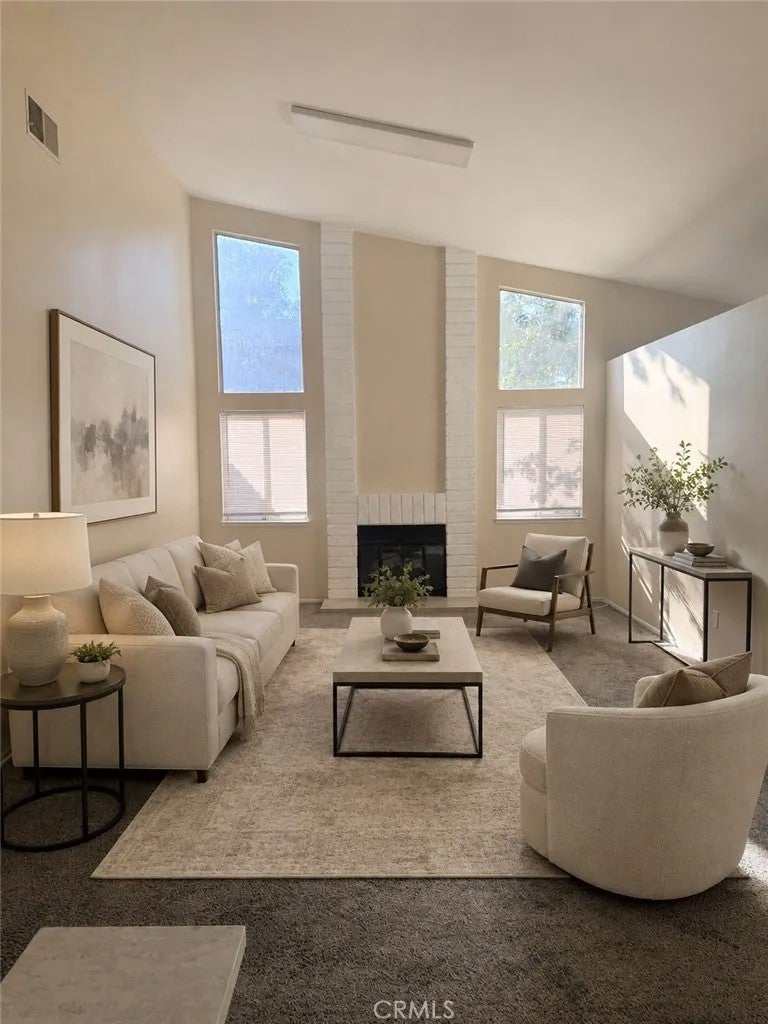 2443 N Magnolia