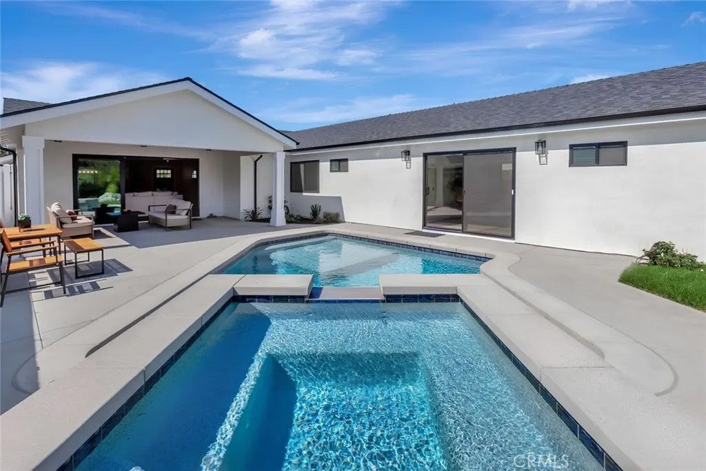 Photo of 270 Albert PL #B, Costa Mesa, CA 92627 (MLS # OC26227732)