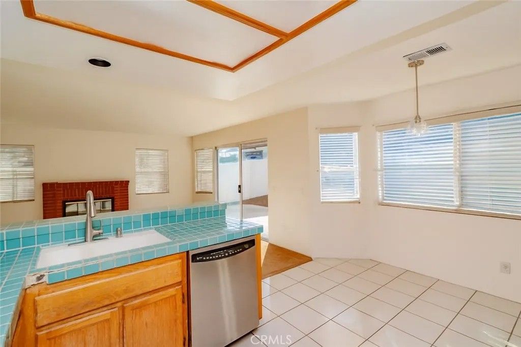 Photo of 2038 Ridgeline Ave, Vista, CA 92081 (MLS # IV26021074)