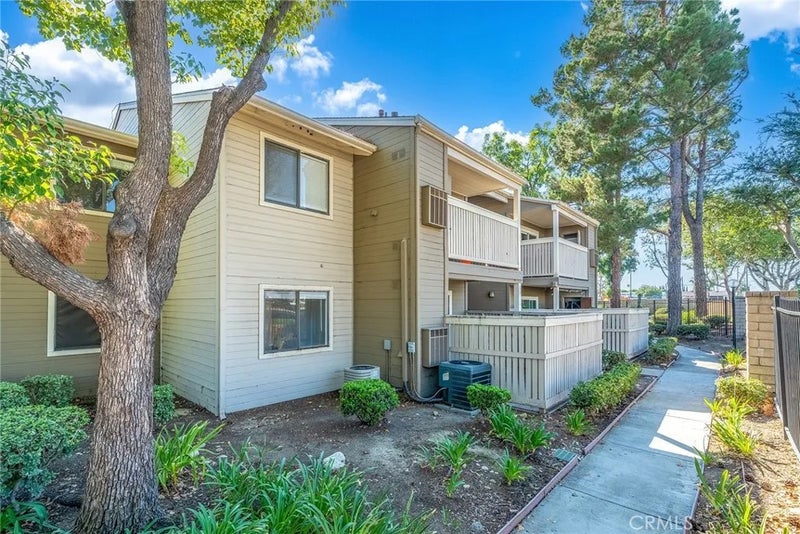1309 W Mission Boulevard 5