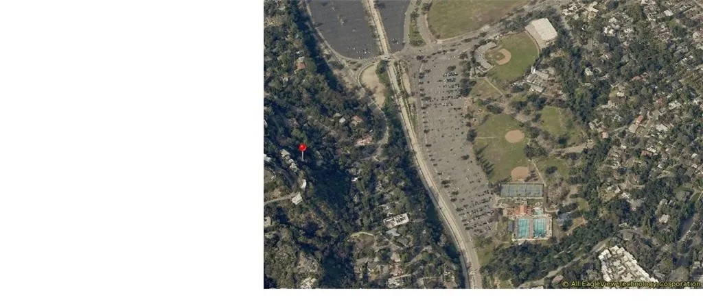 916 Glen Oaks