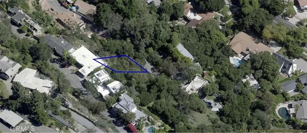 916 Glen Oaks