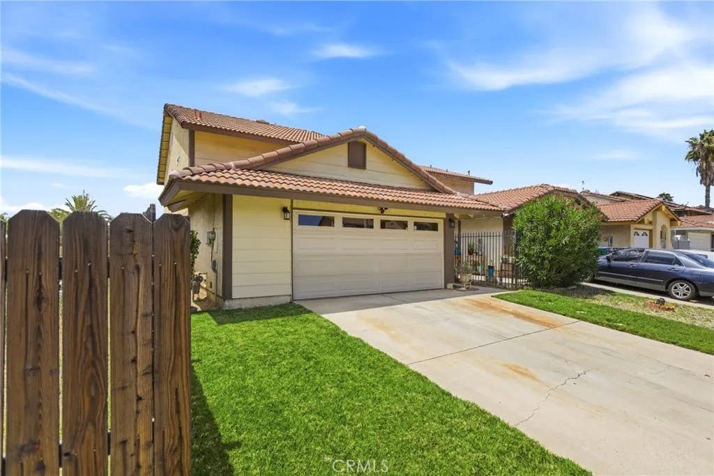 Photo of 13737 Pattilynn DR, Moreno Valley, CA 92553 (MLS # SW26114386)