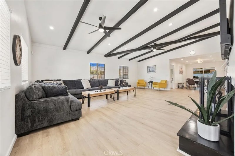 589 S Mountain View