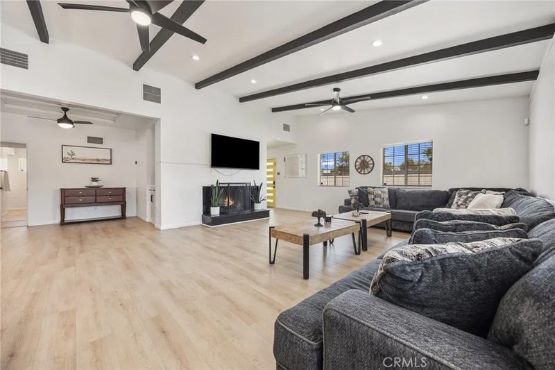 589 S Mountain View