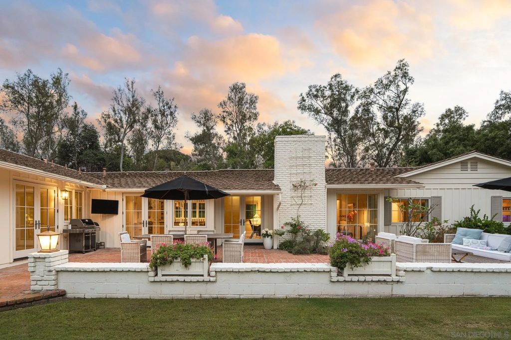 Photo of 16134 Puerta Del Sol, Rancho Santa Fe, CA 92067 (MLS # 260010593)