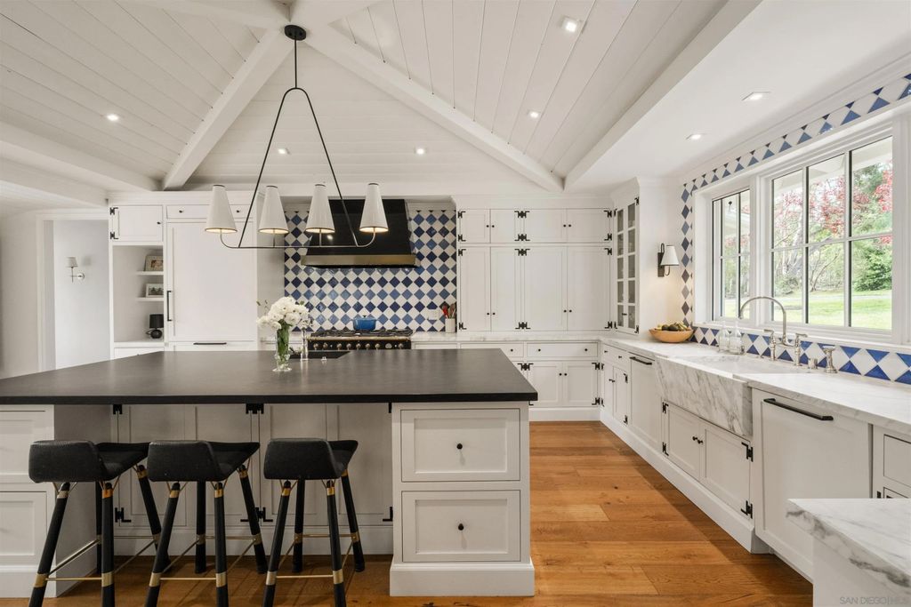 Photo of 16134 Puerta Del Sol, Rancho Santa Fe, CA 92067 (MLS # 260010593)