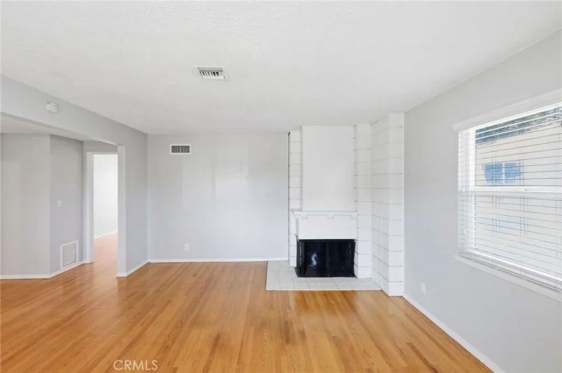 1160 E 27th