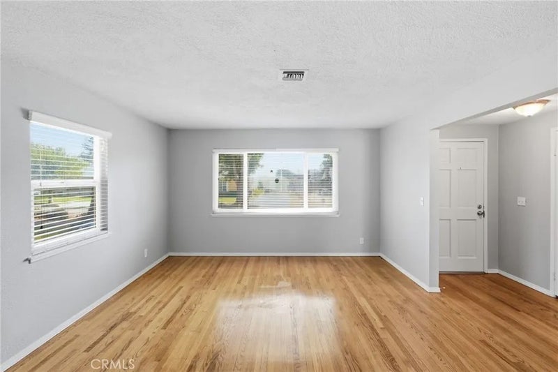 1160 E 27th