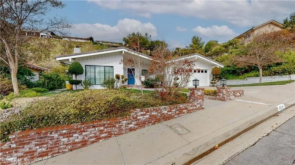 Photo of 3119 Mesa Verde Drive, Burbank, CA 91504 (MLS # BB25278928)