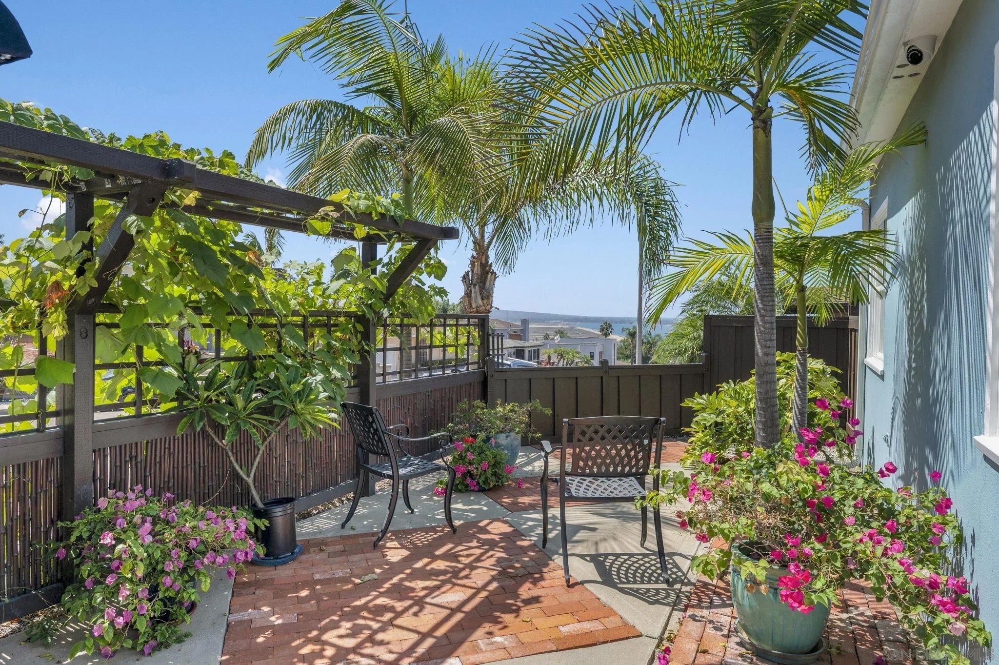 3762 Baker St