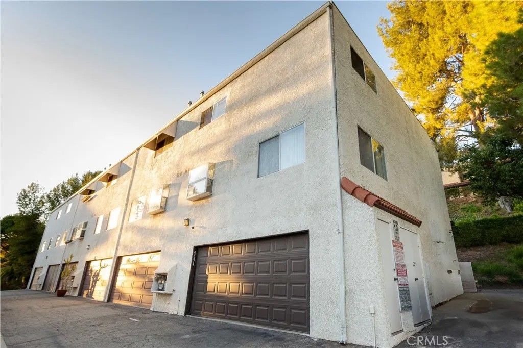 Photo of 9551 Via Ricardo, Burbank, CA 91504 (MLS # BB26085485)