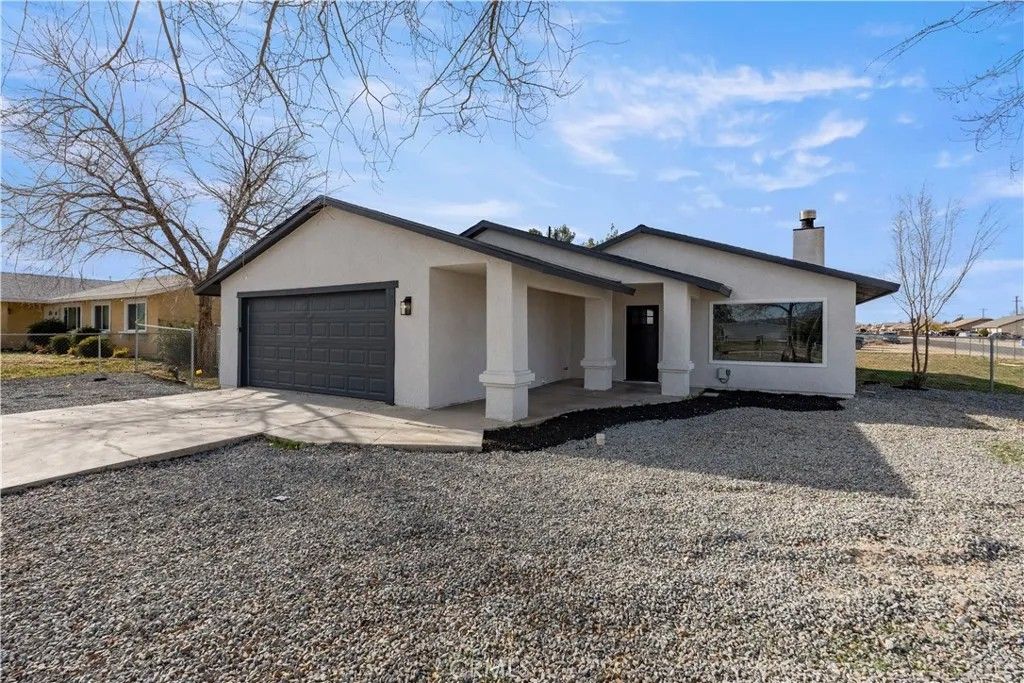 Photo of 12850 Lakota Rd, Apple Valley, CA 92308 (MLS # HD25280608)