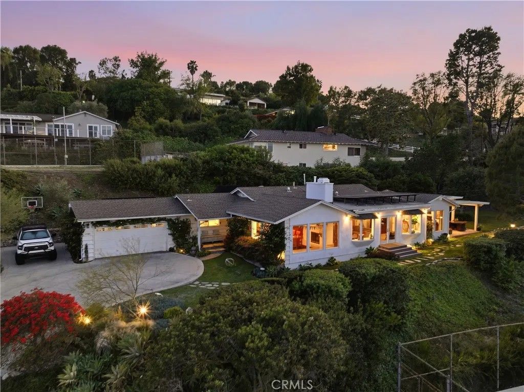 Photo of 27304 Eastvale Rd, Palos Verdes Peninsula, CA 90274 (MLS # PV26089602)