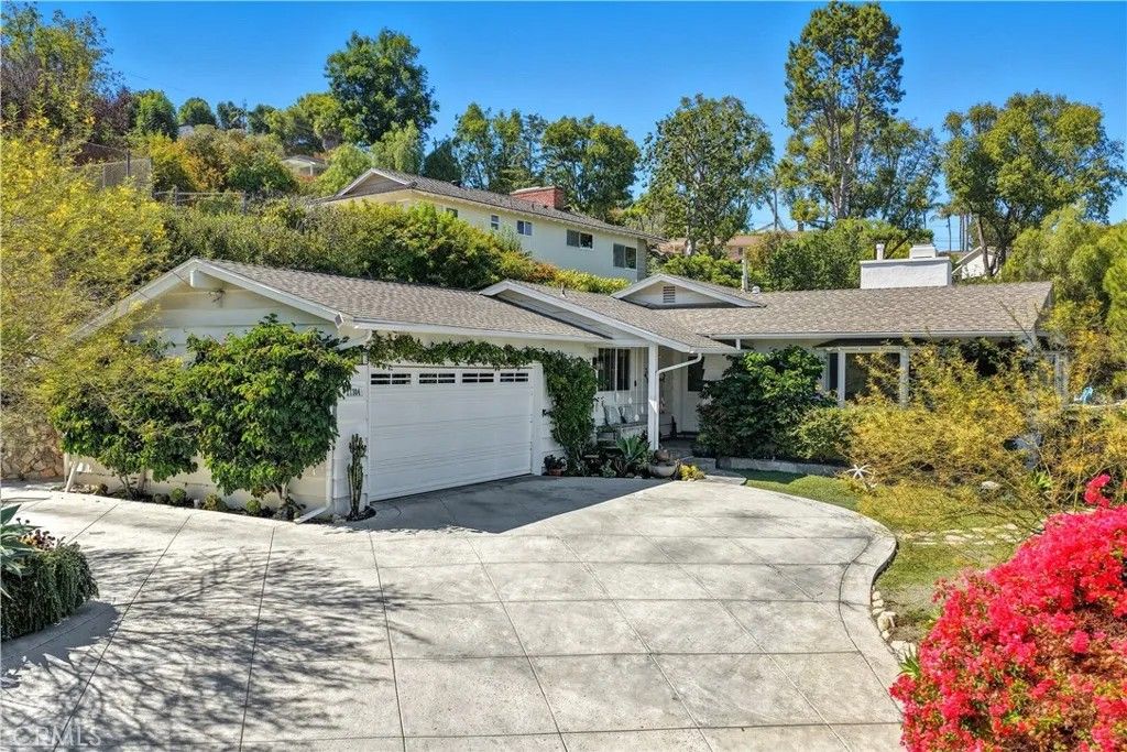 Photo of 27304 Eastvale Rd, Palos Verdes Peninsula, CA 90274 (MLS # PV26089602)