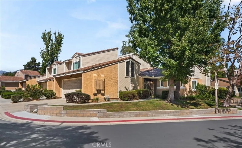 8412 Autumn Leaf Drive